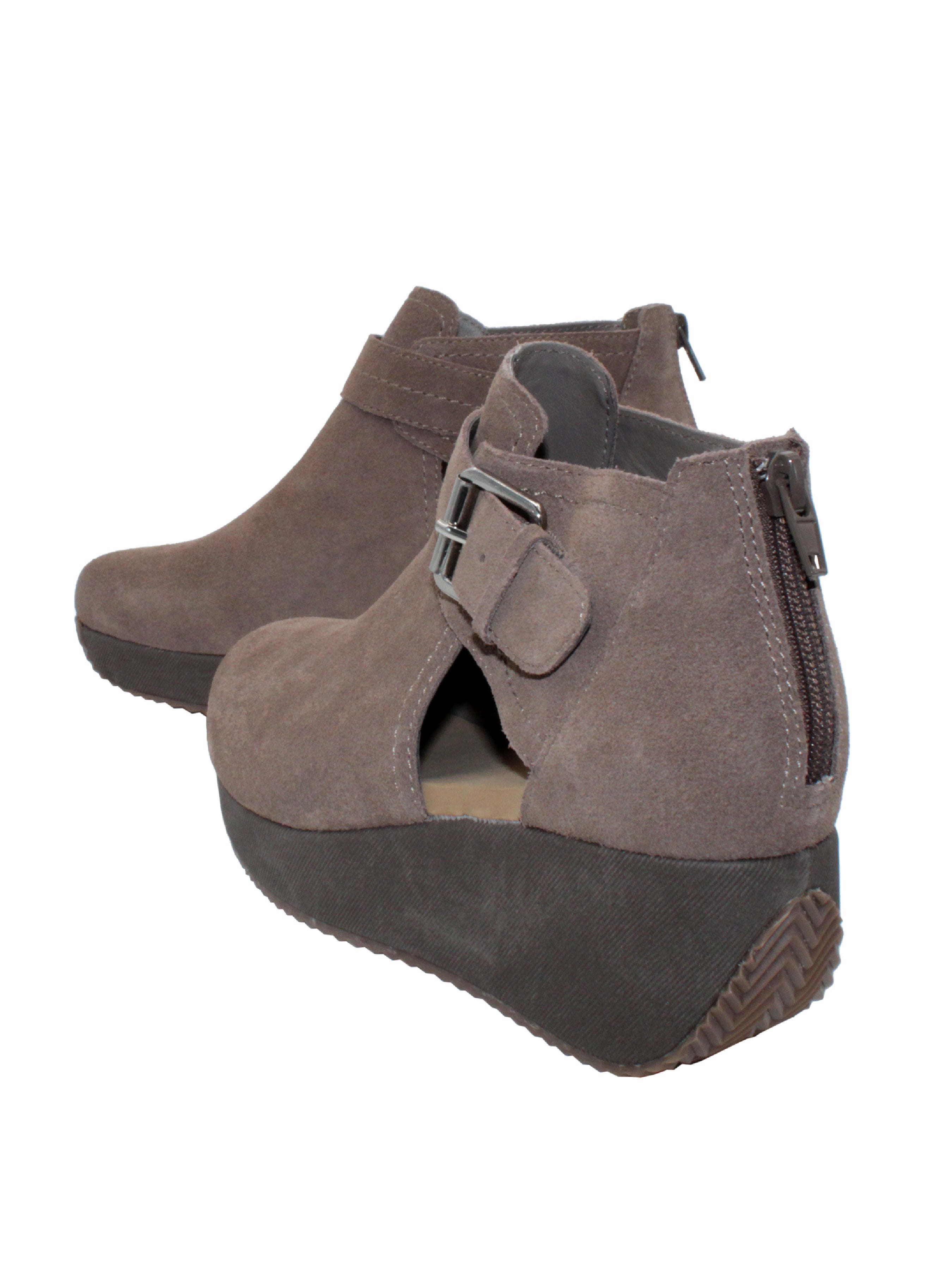 Volatile’s ultra-versatile ‘Flagstaff’ bootie gives you a lift with an easy to wear wedge that is balanced by a substantial platform, making it comfortable to walk in all day. It has a side cut out detail, large adjustable metal buckle, and back zipper so you can slip these on with ease. 